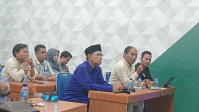 Dr. Habiburrahman Taqiuddin, SH. MH. Saat memaparkan pertanyaan dari media, detik.com, antara, radarlombok, metrontb, liputanntb,dan lpkpkntb.com. Program Studi Ilmu Hukum Bisnis, Perkuat Kualitas Pendidikan Tinggi di NTB. (Liputanntb.com).